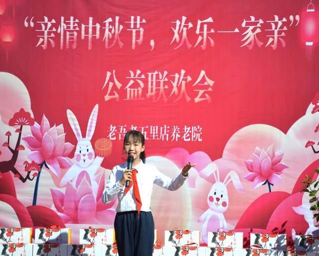 有一味常见的草药会长在路旁，南方人用它来煲汤可祛湿解毒